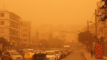 Καιρός: Θερμή εισβολή με νοτιάδες και υγρασία – Επιστροφή της αφρικανικής σκόνης από τη Δευτέρα