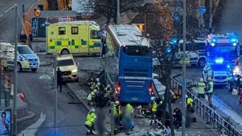 Σουηδία: Τουλάχιστον 3 νεκροί σε σύγκρουση λεωφορείου στο κέντρο της Στοκχόλμης Σουηδία: Τουλάχιστον 3 νεκροί σε σύγκρουση λεωφορείου στο κέντρο της Στοκχόλμης