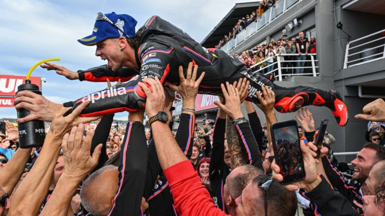 Καταπληκτικός ο Bezzecchi, κρατά πίσω τον Fernandez και νικά στο MotoGP στην Βαλένθια