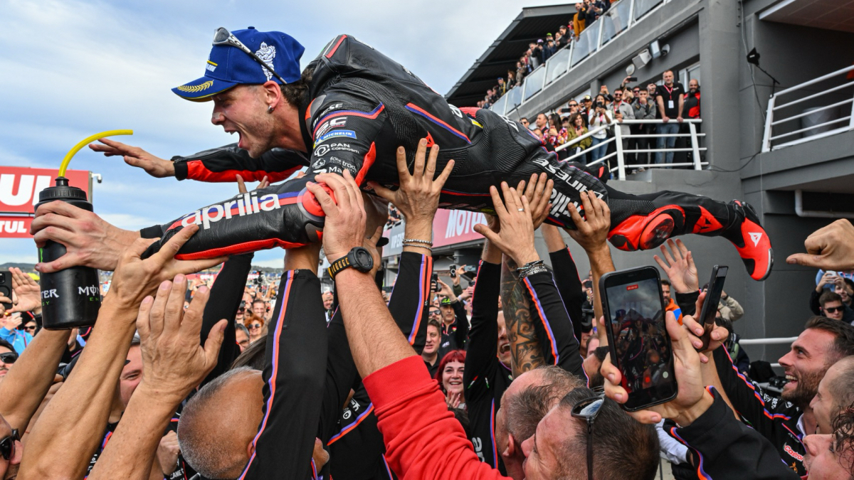 Καταπληκτικός ο Bezzecchi, κρατά πίσω τον Fernandez και νικά στο MotoGP στην Βαλένθια