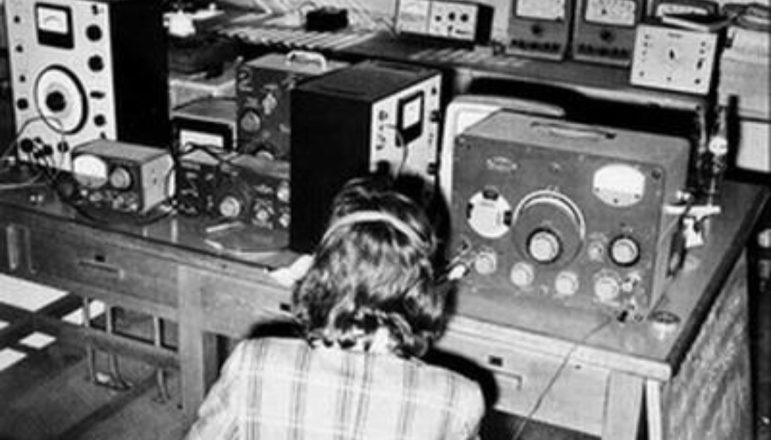 «Εδώ Πολυτεχνείο»: Η άγνωστη ιστορία των “ραδιοπειρατών” από τη Νέα Ιωνία «Εδώ Πολυτεχνείο»: Η άγνωστη ιστορία των “ραδιοπειρατών” από τη Νέα Ιωνία