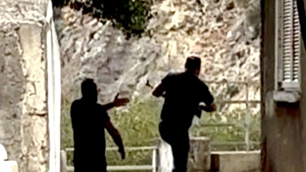 Βορίζια: Νέα φωτογραφία-ντοκουμέντο με το καλάσνικοφ