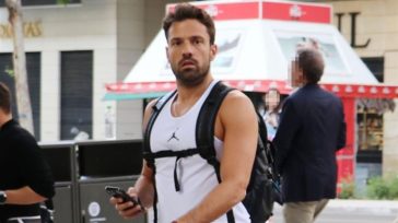 Κωνσταντίνος Αργυρός: Ποζάρει φορώντας μια φόρμα και ένα μαύρο φανελάκι από γυμναστήριο στη Νέα Υόρκη