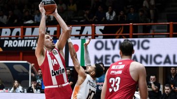 Απασφάλισε ο Βεζένκοφ: «Οι κατάρες και όλα αυτά που δεχόμαστε είναι πολλά – Τη μία είσαι Θεός, την άλλη δεν κάνουν όλοι»