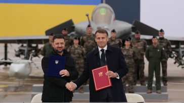Μακρόν και Ζελένσκι υπέγραψαν συμφωνία για την πώληση 100 Rafale στην Ουκρανία
