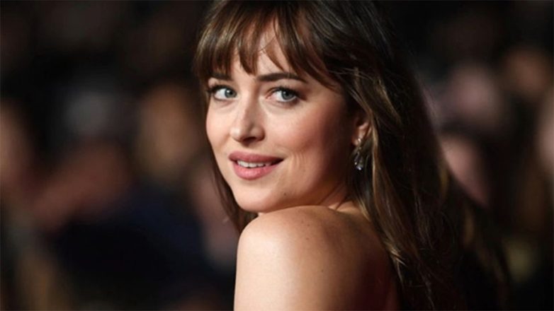 Η Ντακότα Τζόνσον αυτοπροτάθηκε με χιούμορ στον Γιώργο Λάνθιμο: «Υπάρχουν κι άλλες ηθοποιοί… εκτός από τη Στόουν» Η Ντακότα Τζόνσον αυτοπροτάθηκε με χιούμορ στον Γιώργο Λάνθιμο: «Υπάρχουν κι άλλες ηθοποιοί… εκτός από τη Στόουν»