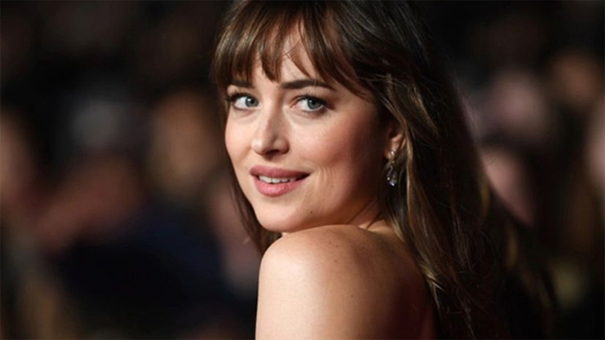 Η Ντακότα Τζόνσον αυτοπροτάθηκε με χιούμορ στον Γιώργο Λάνθιμο: «Υπάρχουν κι άλλες ηθοποιοί… εκτός από τη Στόουν»