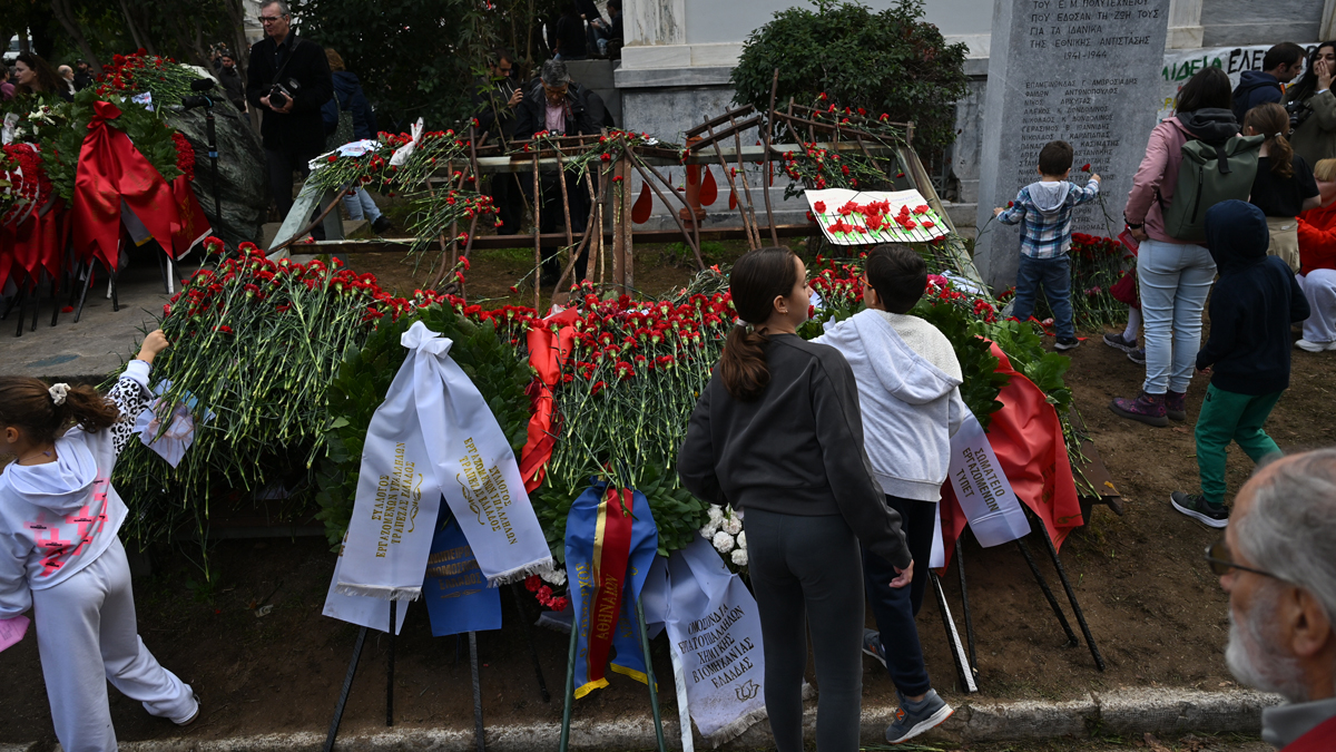 Οι εκδηλώσεις για την 52η επέτειο από την εξέγερση του Πολυτεχνείου
