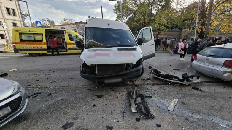 Πτολεμαΐδα: Σοβαρό τροχαίο με σύγκρουση πέντε οχημάτων Πτολεμαΐδα: Σοβαρό τροχαίο με σύγκρουση πέντε οχημάτων