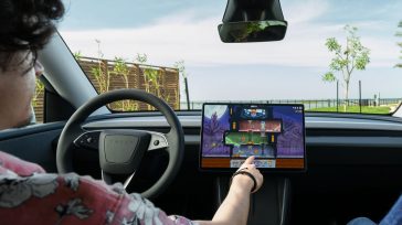 Η Tesla τελικά αποφάσισε να προσθέσει το Apple CarPlay στα μοντέλα της