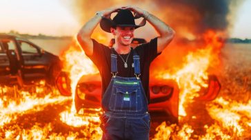 Συνελήφθη ο Youtuber που έβγαζε εκατομμύρια με το να … καταστρέφει πανάκριβα supercars για views (Βίντεο) 