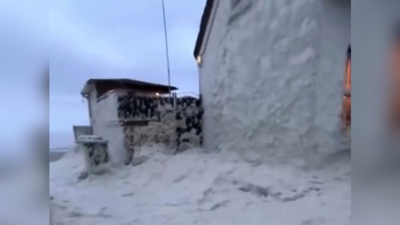 Χωριό της Ιρλανδίας καλύφθηκε από τον … αφρό της θάλασσας Χωριό της Ιρλανδίας καλύφθηκε από τον … αφρό της θάλασσας