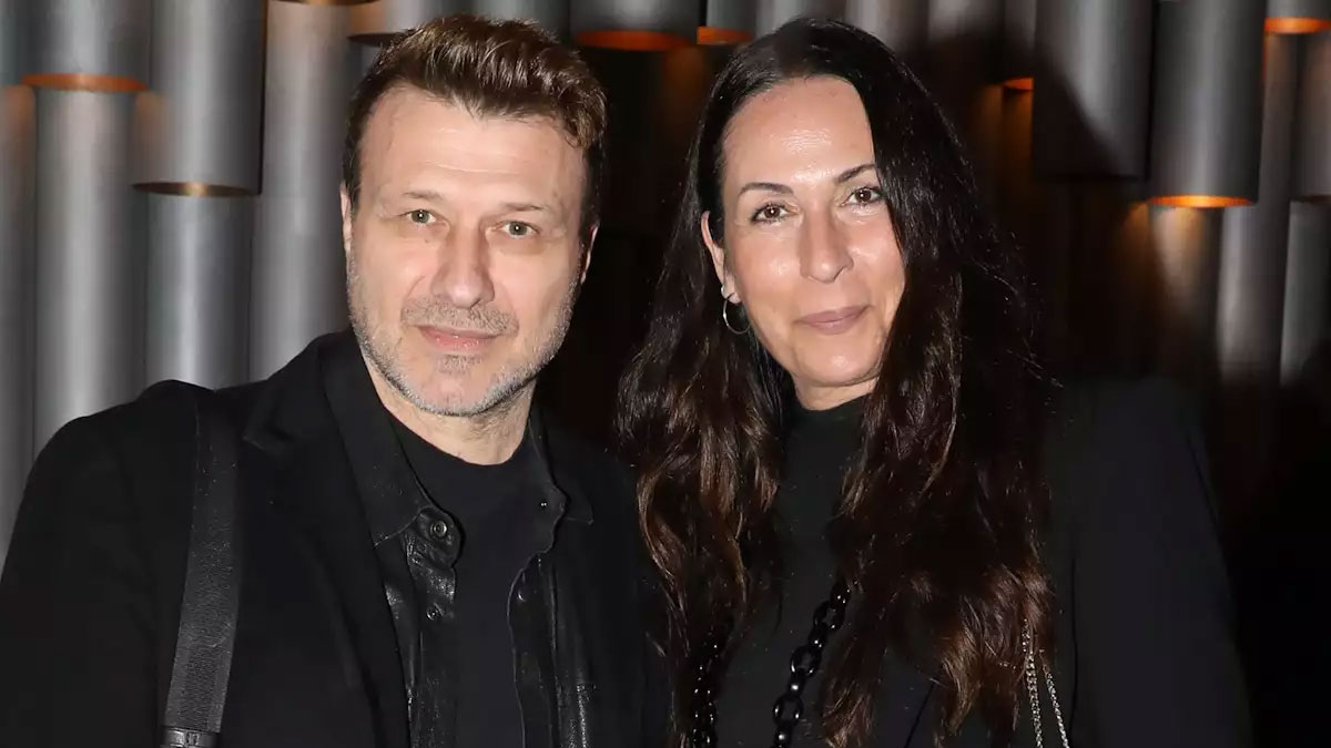 Γιάννης Πλούταρχος: Ένοχη η 47χρονη stalker – Όσα κατέθεσε η σύζυγός του στο δικαστήριο