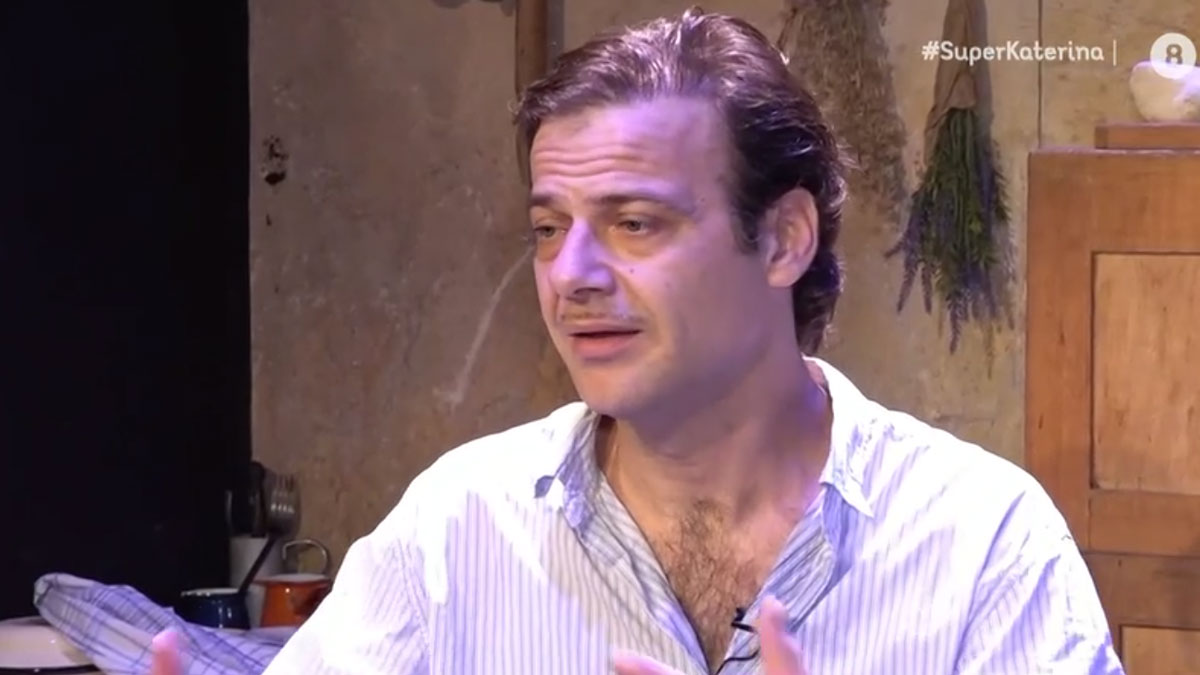 Ορέστης Τζιόβας: «Όλη η ζωή είναι ένα μεγάλο κρεβάτι»