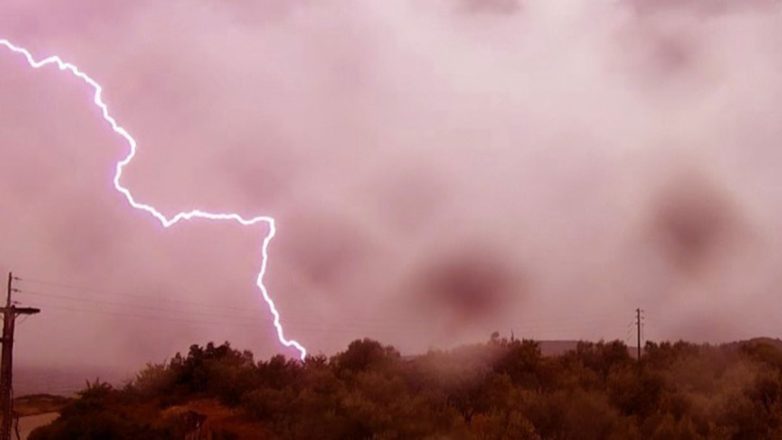 Ιωάννινα:  Κεραυνός έπεσε σε στέγη πολυκατοικίας