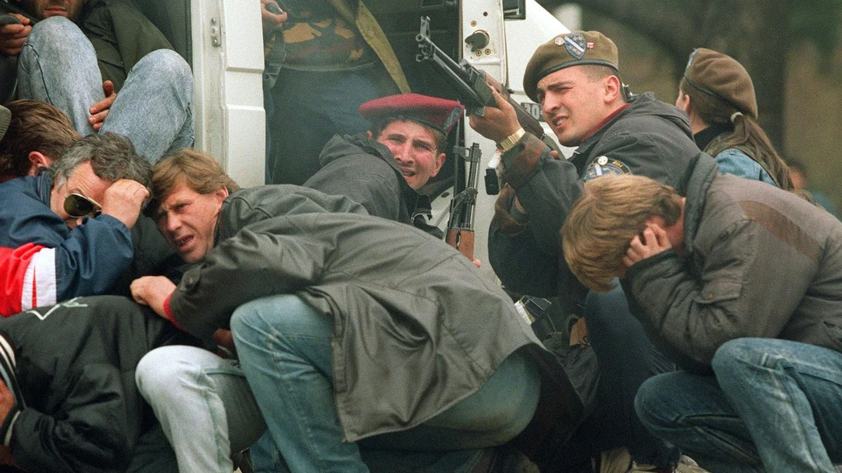 Ιταλία: Επιζήσαντες της πολιορκίας του Σεράγεβο ελπίζουν σε δικαιοσύνη με την έρευνα για τον «τουρισμό ελεύθερων σκοπευτών»