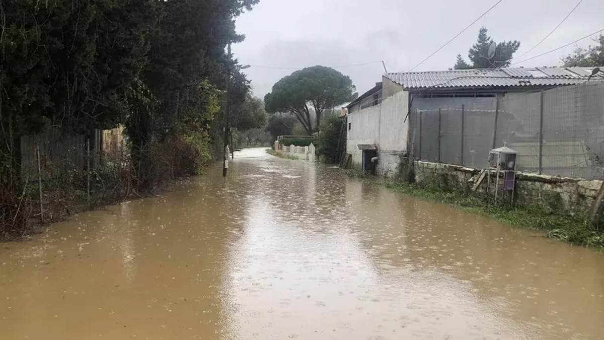 Κέρκυρα: Πλημμυρισμένοι οι δρόμοι από τις έντονες βροχοπτώσεις