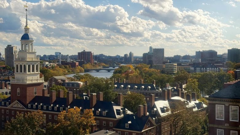 Το Χάρβαρντ ερευνά τις σχέσεις του Έπστιν με τον πρώην πρόεδρό του Λάρι Σάμερς Το Χάρβαρντ ερευνά τις σχέσεις του Έπστιν με τον πρώην πρόεδρό του Λάρι Σάμερς