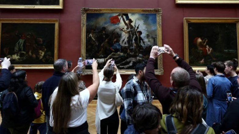 Το Λούβρο θα εγκαταστήσει 100 νέες κάμερες μετά τη ληστεία κοσμημάτων