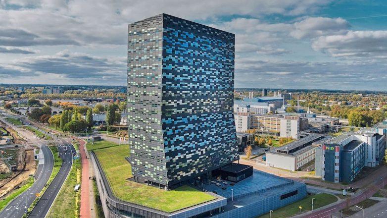 Η ολλανδική κυβέρνηση ανέστειλε την παρέμβασή της στην εταιρεία μικροτσίπ Nexperia, τείνοντας το χέρι στην Κίνα Η ολλανδική κυβέρνηση ανέστειλε την παρέμβασή της στην εταιρεία μικροτσίπ Nexperia, τείνοντας το χέρι στην Κίνα