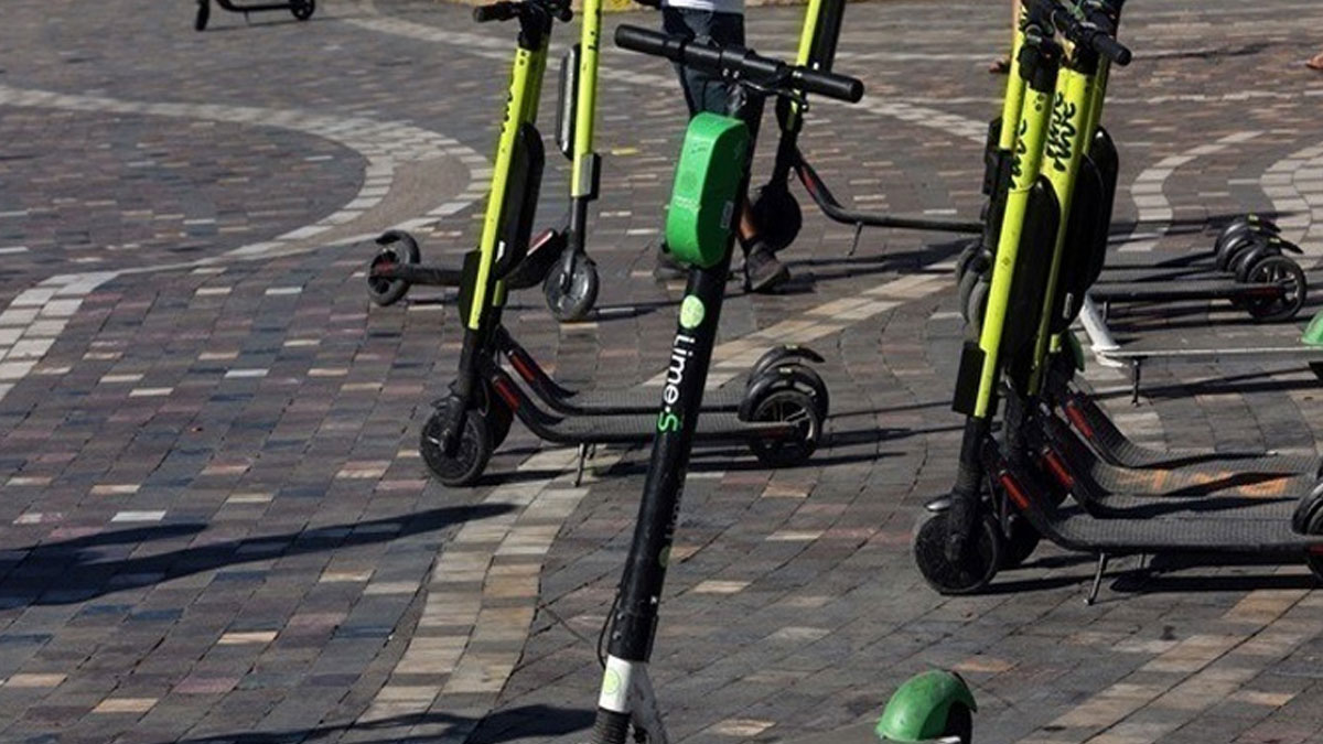 Λάρισα: Ελεύθεροι αφέθηκαν δύο νεαροί που έκλεψαν ηλεκτρικό πατίνι