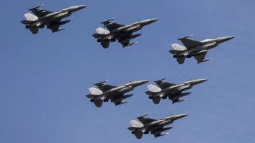 Παγκόσμια ανησυχία: Η Πολωνία απογειώνει εσπευσμένα μαχητικά, εν μέσω πληγμάτων της Ρωσίας στην Ουκρανία