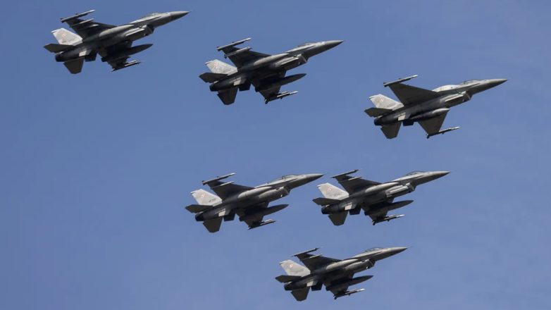 Παγκόσμια ανησυχία: Η Πολωνία απογειώνει εσπευσμένα μαχητικά, εν μέσω πληγμάτων της Ρωσίας στην Ουκρανία Παγκόσμια ανησυχία: Η Πολωνία απογειώνει εσπευσμένα μαχητικά, εν μέσω πληγμάτων της Ρωσίας στην Ουκρανία