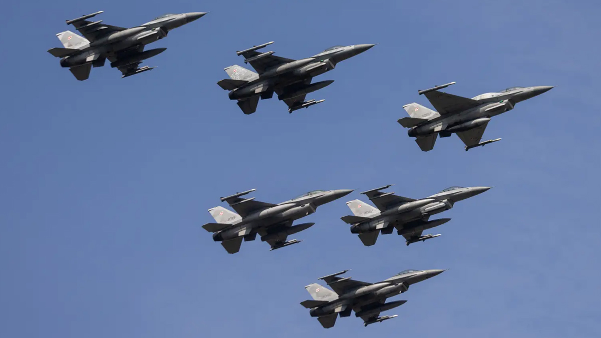 Παγκόσμια ανησυχία: Η Πολωνία απογειώνει εσπευσμένα μαχητικά, εν μέσω πληγμάτων της Ρωσίας στην Ουκρανία