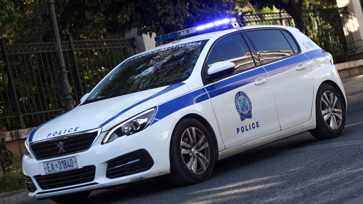 Λήστεψε με όπλο κατάστημα ψιλικών – Τον ακινητοποίησε ο υπάλληλος