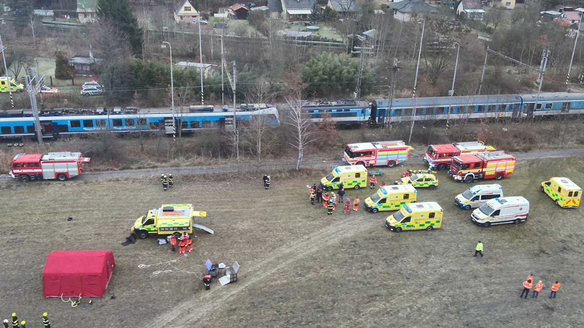 Σύγκρουση επιβατικών τρένων στην Τσεχία – 40 τραυματίες