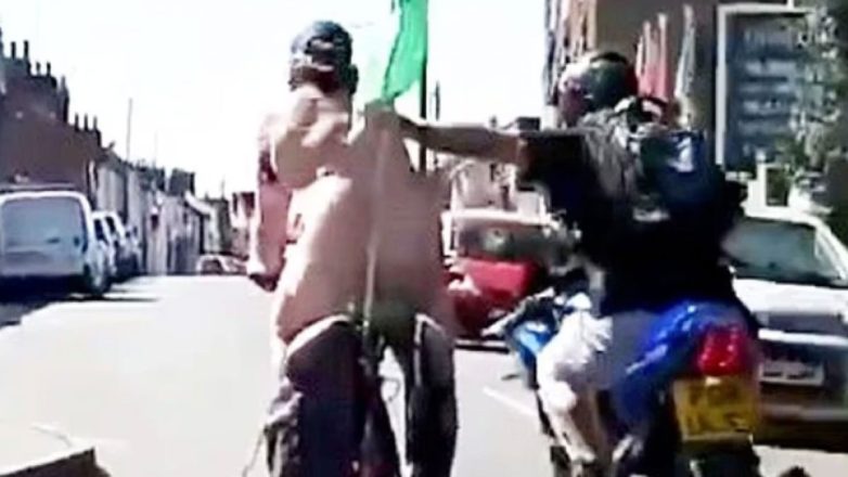 Γυμνός ποδηλάτης δέχεται γροθιά από μοτοσικλετιστή σε φιλανθρωπική πορεία