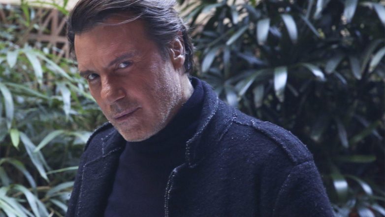 «Βροχή τα Βέλη» του Μηνά Βιντιάδη με τον Στράτο Τζώρτζογλου στο Θέατρο Artbox Fargani «Βροχή τα Βέλη» του Μηνά Βιντιάδη με τον Στράτο Τζώρτζογλου στο Θέατρο Artbox Fargani