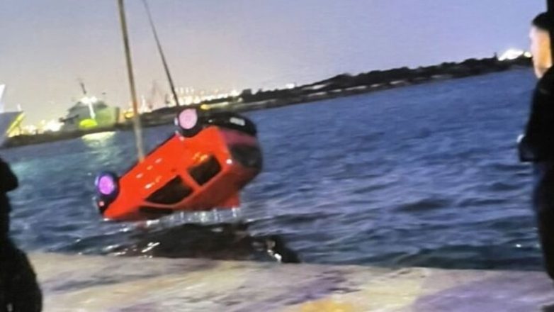 Τραγωδία στη Σαλαμίνα: Νεκρός ο οδηγός αυτοκινήτου που έπεσε στη θάλασσα από την προβλήτα