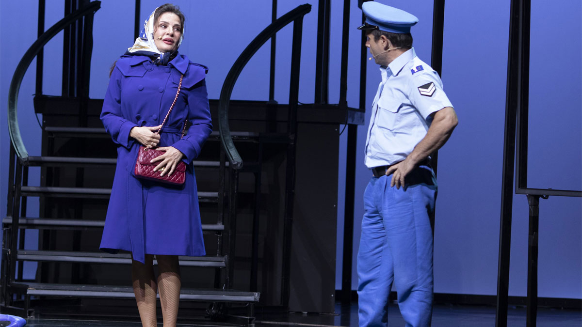 «Θες να οδηγήσω εγώ και να σε πάω;»: Η Δήμητρα Ματσούκα τρολάρει τον εαυτό της – Αναφέρθηκε στη σύλληψή της on stage