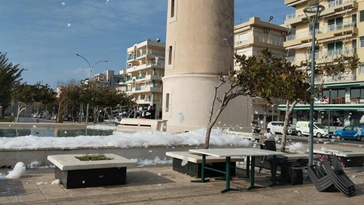 Αλεξανδρούπολη: Μετέτρεψαν σιντριβάνι σε σαπουνόφουσκα