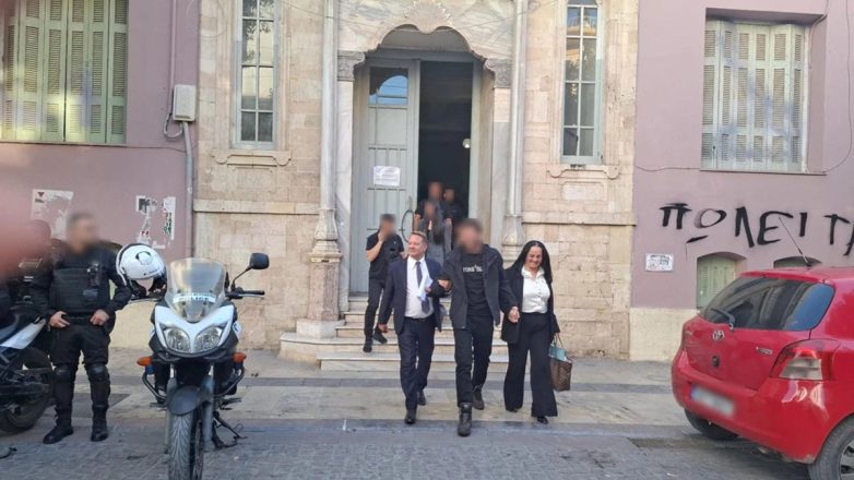 Βορίζια: Σήμερα η απόφαση για την προφυλάκιση του 23χρονου που έβαλε τη βόμβα Βορίζια: Σήμερα η απόφαση για την προφυλάκιση του 23χρονου που έβαλε τη βόμβα