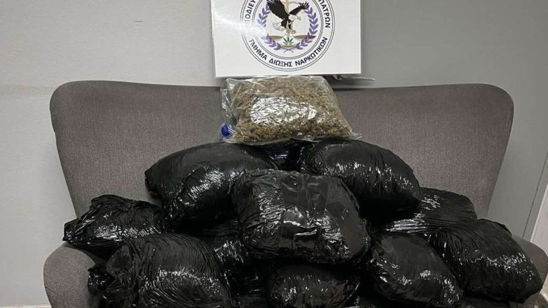 Πάτρα: Συνελήφθη άνδρας με 13 κιλά κάνναβης Πάτρα: Συνελήφθη άνδρας με 13 κιλά κάνναβης