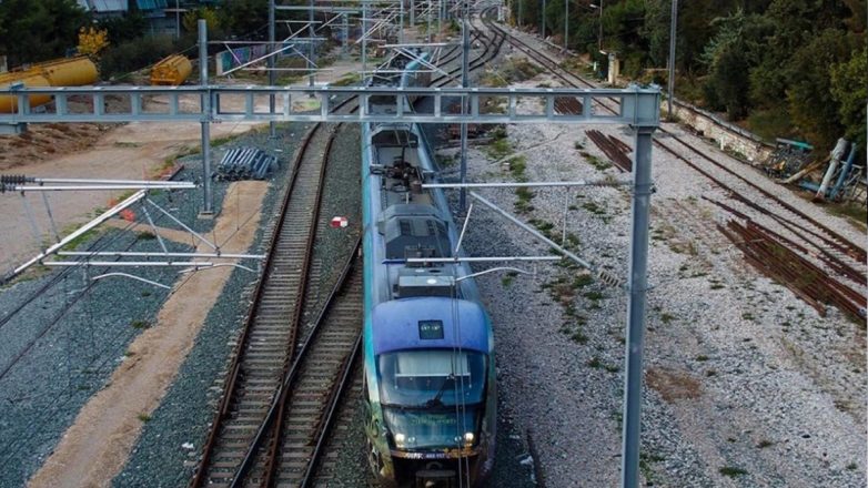 Ταλαιπωρία για 300 επιβάτες- Ακινητοποιήθηκε τρένο στη γραμμή Πειραιά – Κιάτο