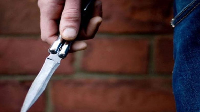 Συνελήφθη ανήλικος με σουγιά και μαχαίρι σε γήπεδο ποδοσφαίρου Συνελήφθη ανήλικος με σουγιά και μαχαίρι σε γήπεδο ποδοσφαίρου