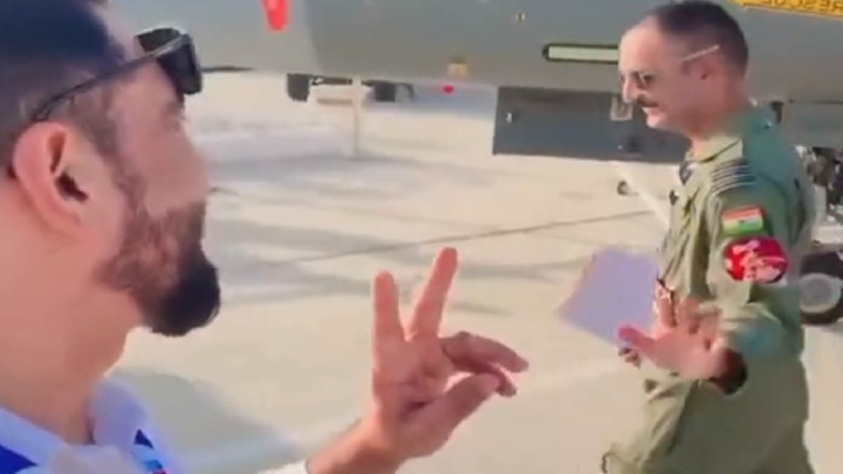 Ο πιλότος του ινδικού μαχητικού, χαιρετά στην κάμερα, λίγο πριν σκοτωθεί