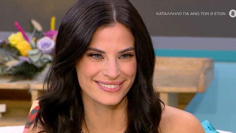 Χριστίνα Μπόμπα: «Τον χαζεύω με τα παιδιά και ξαναερωτεύομαι τον Σάκη» Χριστίνα Μπόμπα: «Τον χαζεύω με τα παιδιά και ξαναερωτεύομαι τον Σάκη»