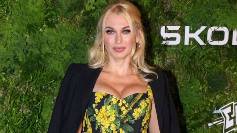 Κωνσταντίνα Σπυροπούλου: Το μαγευτικό χριστουγεννιάτικο δέντρο στο σαλόνι της Κωνσταντίνα Σπυροπούλου: Το μαγευτικό χριστουγεννιάτικο δέντρο στο σαλόνι της