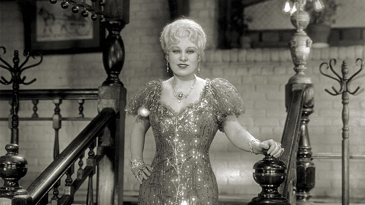 Μέι Γουέστ: Η σταρ που της άρεσαν οι προκλήσεις και χαρακτηρίστηκε ως «η πιο επικίνδυνη γυναίκα στις ΗΠΑ»