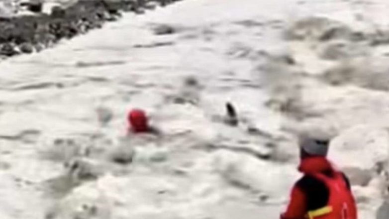 Τζουμέρκα: Επιχείρηση απεγκλωβισμού πολιτών από την ΕΜΑΚ Τζουμέρκα: Επιχείρηση απεγκλωβισμού πολιτών από την ΕΜΑΚ