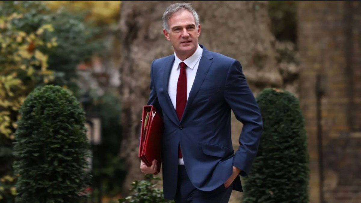 Οι φόροι των Εργατικών διώχνουν κόσμο από τη Βρετανία, παραδέχεται υπουργός