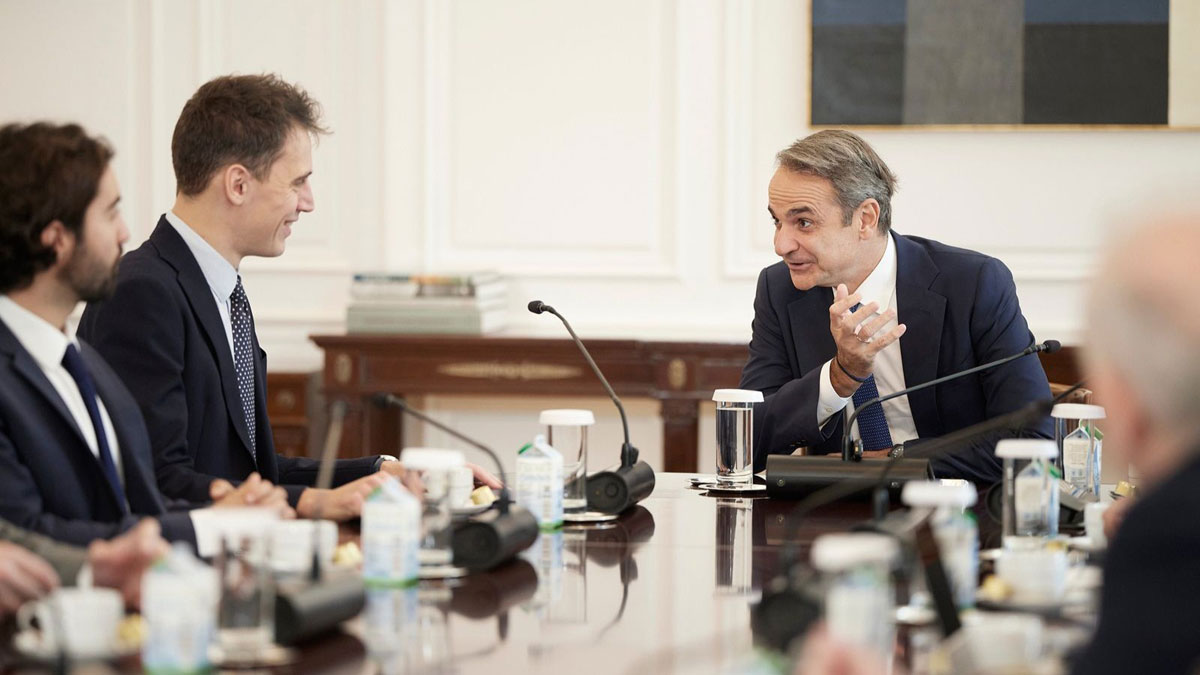 Συνάντηση του Κυριάκου Μητσοτάκη με τον διευθύνοντα σύμβουλο της Mistral AI