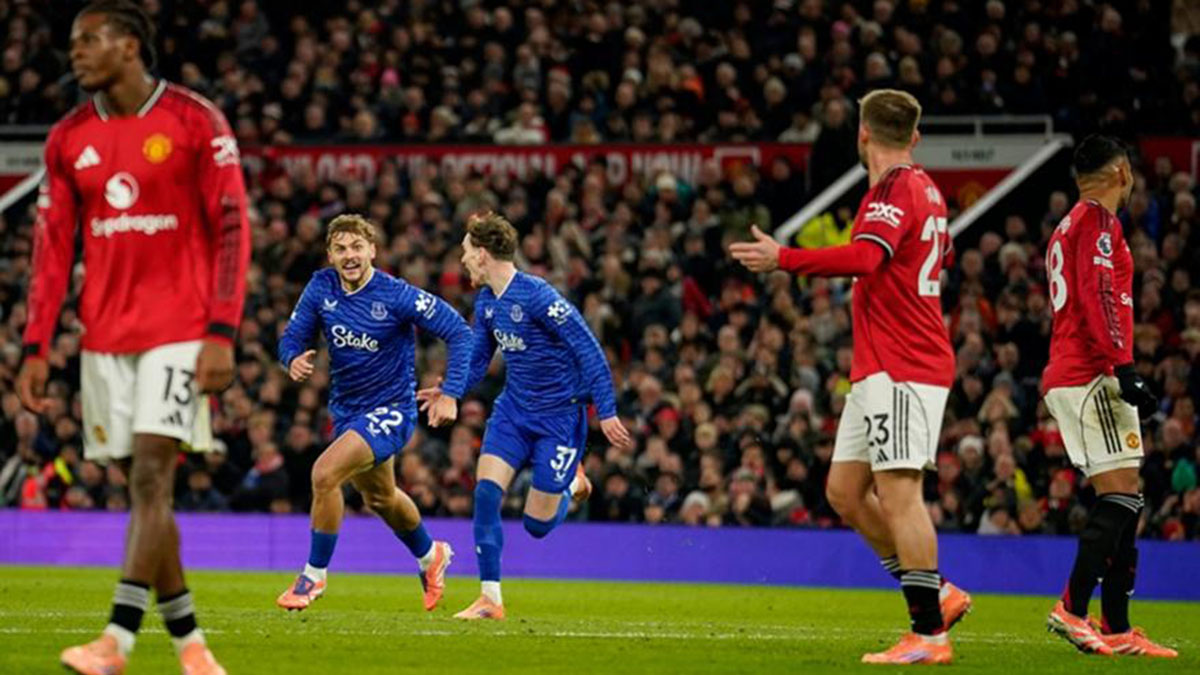 Η Έβερτον έφυγε με τεράστιο διπλό (0-1) από το Ολντ Τράφορντ