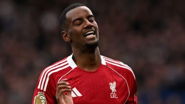 Λίβερπουλ: Ο Ισάκ φοβάται για την ασφάλειά του και αγόρασε σκύλο-φύλακα αξίας 30 χιλιάδων λιρών!