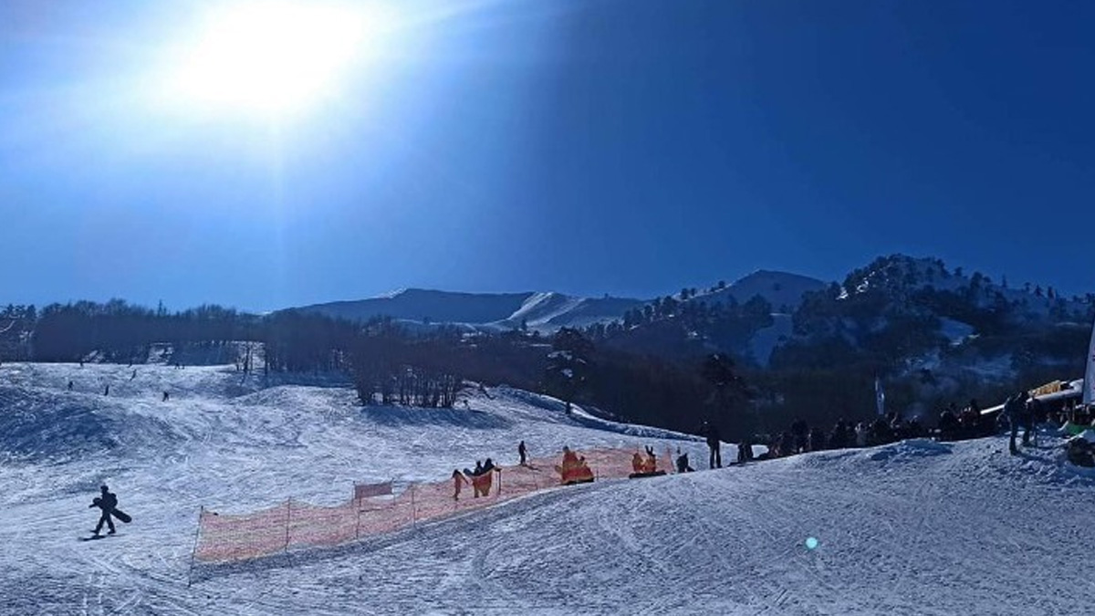 Έπεσαν τα πρώτα χιόνια στα χιονοδρομικά κέντρα του Πισοδερίου και της Βασιλίτσας