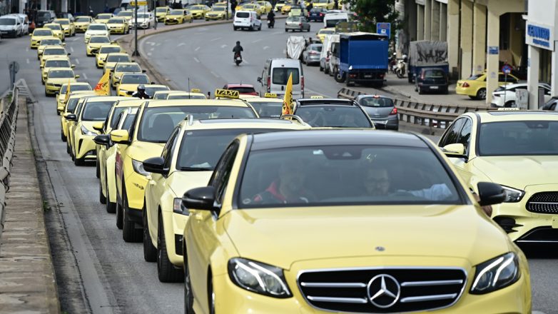 Ανακοινώθηκε νέα 48ωρη πανελλαδική απεργία στα ταξί Ανακοινώθηκε νέα 48ωρη πανελλαδική απεργία στα ταξί